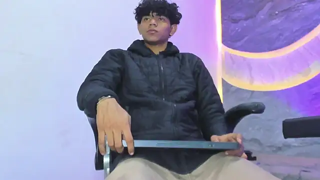 Sex Boy 33  online show from November 20, 2025, 4:46 am