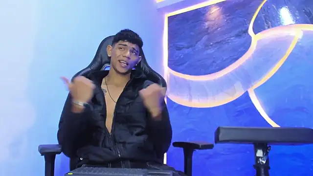 Sex Boy 33  online show from November 26, 2025, 6:02 am