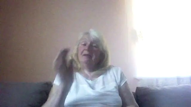 Snapshot of AmyLove353 chatting on May 20, 2026, 3:36 am AmyLove353 online show from May 20, 2026, 3:36 am