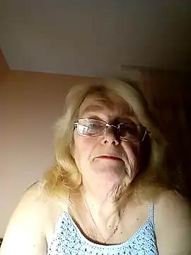 Snapshot of AmyLove353 chatting on November 13, 2025, 9:08 pm AmyLove353 online show from November 13, 2025, 9:08 pm