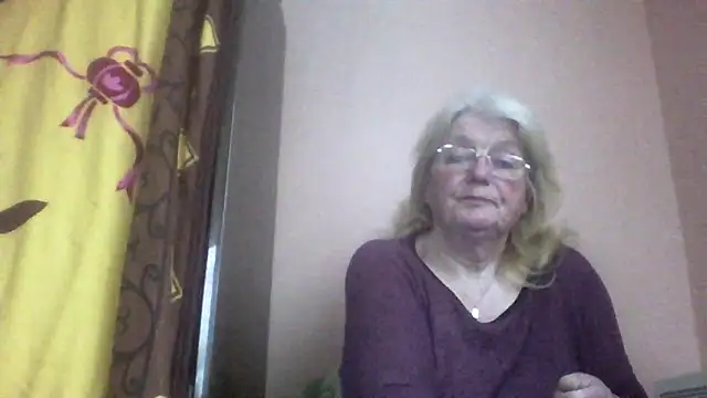 Snapshot of AmyLove353 chatting on April 1, 2026, 6:15 am AmyLove353 online show from April 1, 2026, 6:15 am