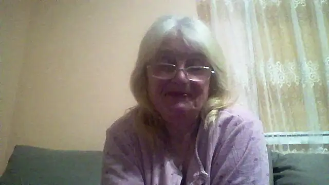 Snapshot of AmyLove353 chatting on April 4, 2026, 9:43 pm AmyLove353 online show from April 4, 2026, 9:43 pm
