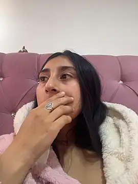 Snapshot of Violeet-Smith chatting on February 8, 2026, 5:43 pm Violeet-Smith online show from February 8, 2026, 5:43 pm