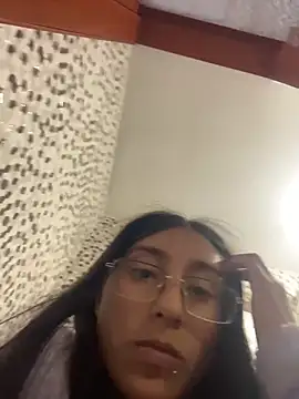 Snapshot of Violeet-Smith chatting on February 4, 2026, 2:56 pm Violeet-Smith online show from February 4, 2026, 2:56 pm