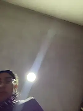 Snapshot of Violeet-Smith chatting on February 14, 2026, 3:40 am Violeet-Smith online show from February 14, 2026, 3:40 am