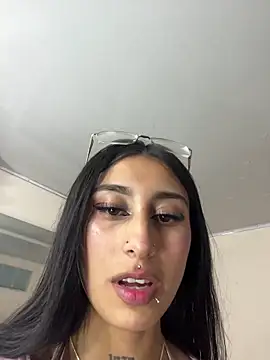 Snapshot of Violeet-Smith chatting on November 15, 2025, 10:03 pm Violeet-Smith online show from November 15, 2025, 10:03 pm