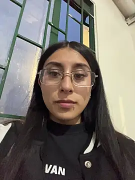 Snapshot of Violeet-Smith chatting on November 23, 2025, 10:53 pm Violeet-Smith online show from November 23, 2025, 10:53 pm