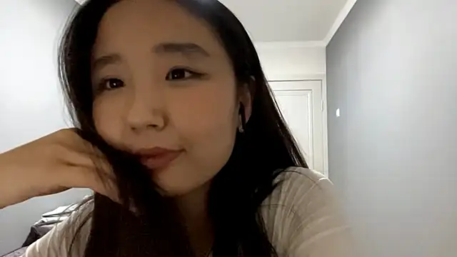 Snapshot of LiaPilksi chatting on October 22, 2025, 6:51 pm LiaPilksi online show from October 22, 2025, 6:51 pm