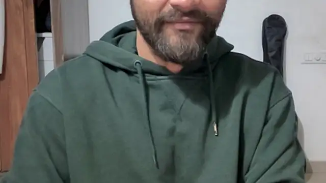 Snapshot of MakeMeAwareAah chatting on January 11, 2026, 3:52 pm MakeMeAwareAah online show from January 11, 2026, 3:52 pm