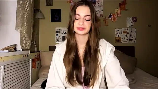 TheRealAnna online show from November 6, 2025, 2:43 pm