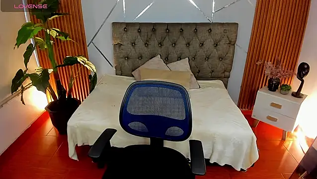 Snapshot of camilaa_lux chatting on November 29, 2025, 12:49 pm camilaa lux online show from November 29, 2025, 12:49 pm