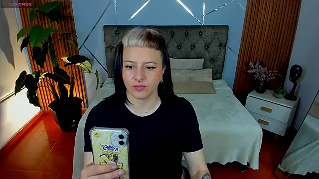 Snapshot of camilaa_lux chatting on November 10, 2025, 11:15 am camilaa lux online show from November 10, 2025, 11:15 am