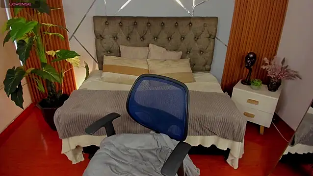 Snapshot of camilaa_lux chatting on November 14, 2025, 1:59 pm camilaa lux online show from November 14, 2025, 1:59 pm