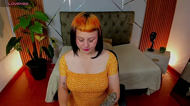 Snapshot of camilaa_lux chatting on February 6, 2026, 12:45 pm camilaa lux online show from February 6, 2026, 12:45 pm