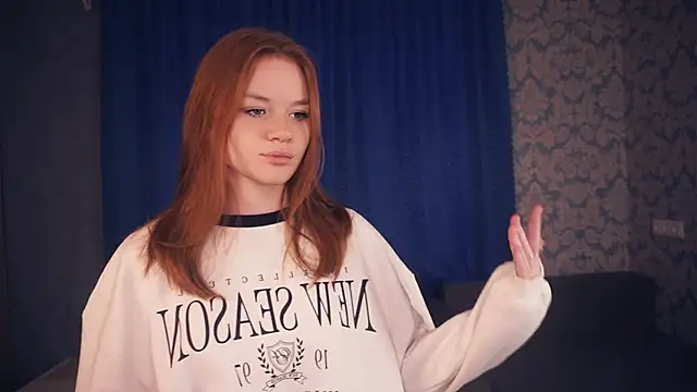 Snapshot of KarlynGow chatting on November 25, 2025, 6:47 am KarlynGow online show from November 25, 2025, 6:47 am