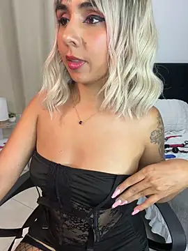 Snapshot of Emilyvalk_ chatting on May 27, 2026, 1:57 am Emilyvalk online show from May 27, 2026, 1:57 am