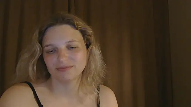 Snapshot of ElisSky301 chatting on May 24, 2026, 9:47 pm ElisSky301 online show from May 24, 2026, 9:47 pm