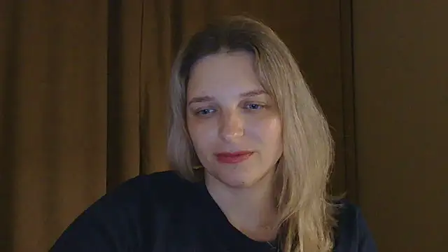 ElisSky301 online show from April 1, 2026, 8:39 pm