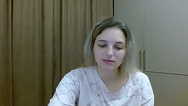 Snapshot of ElisSky301 chatting on November 13, 2025, 11:08 pm ElisSky301 online show from November 13, 2025, 11:08 pm