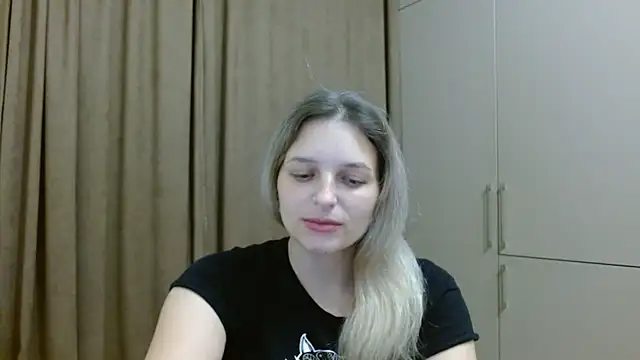 Snapshot of ElisSky301 chatting on November 27, 2025, 9:37 pm ElisSky301 online show from November 27, 2025, 9:37 pm