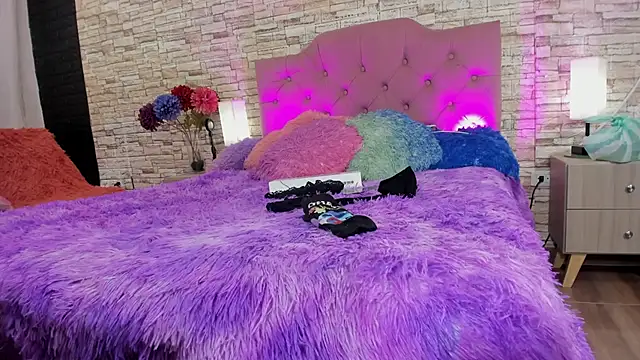 cameron april online show from November 8, 2025, 12:09 pm