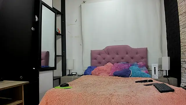 cameron april online show from November 25, 2025, 11:54 am