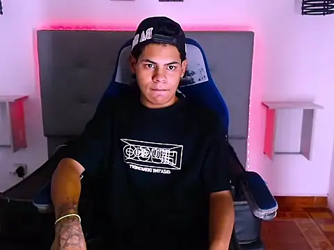 Yordi Alpha online show from December 15, 2025, 6:41 am