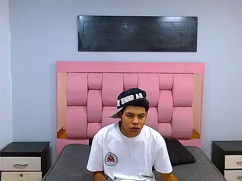 Yordi Alpha online show from December 16, 2025, 1:04 pm