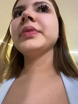 Beella1  online show from July 8, 2026, 10:32 pm