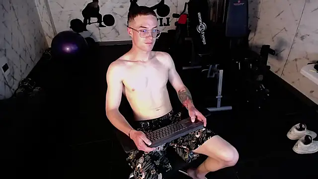 Snapshot of Lil_James chatting on November 1, 2025, 10:58 pm Lil James online show from November 1, 2025, 10:58 pm