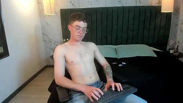 Snapshot of Lil_James chatting on May 4, 2026, 8:00 pm Lil James online show from May 4, 2026, 8:00 pm