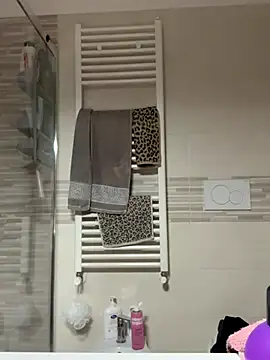 gatitalocahot online show from December 22, 2025, 9:15 pm