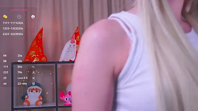 Snapshot of MimiGlow chatting on October 26, 2025, 11:16 pm MimiGlow online show from October 26, 2025, 11:16 pm