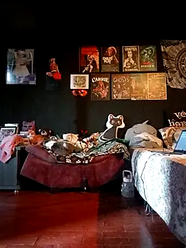 Isis Bathory online show from October 30, 2025, 9:55 pm