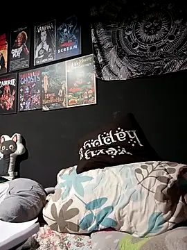 Isis Bathory online show from November 6, 2025, 2:21 pm