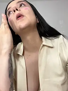 Snapshot of Selena_Roa chatting on October 23, 2025, 12:04 pm Selena Roa online show from October 23, 2025, 12:04 pm