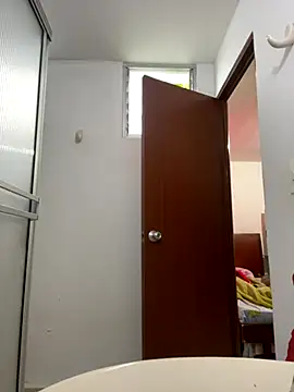 Snapshot of Selena_Roa chatting on October 28, 2025, 12:04 pm Selena Roa online show from October 28, 2025, 12:04 pm