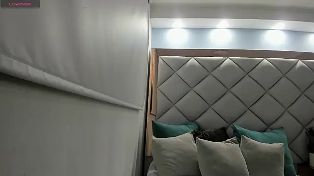 mirandaduboiss online show from November 20, 2025, 5:13 pm