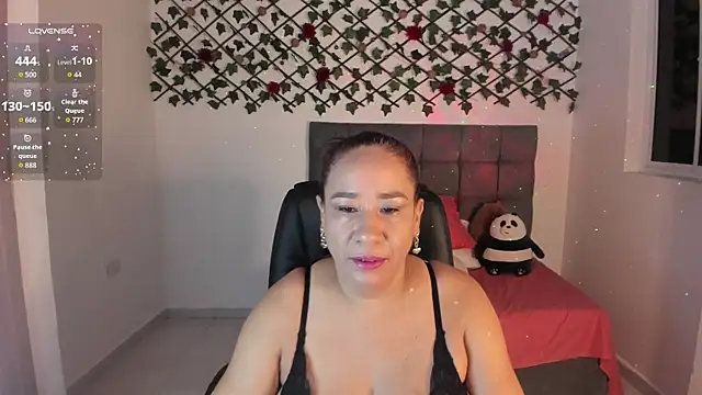 Karly Closson online show from November 18, 2025, 4:38 am