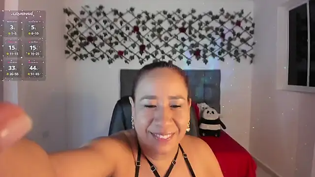 Karly Closson online show from November 17, 2025, 4:16 am