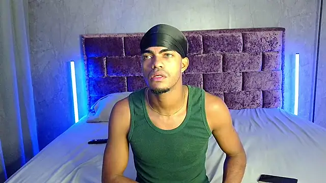 Snapshot of richardd2212 chatting on June 14, 2026, 3:30 am richardd2212 online show from June 14, 2026, 3:30 am