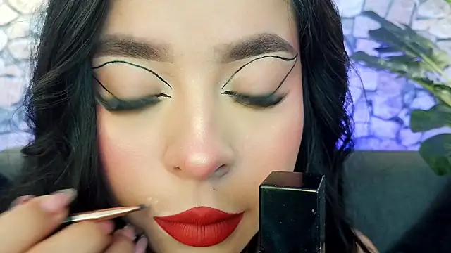 Snapshot of mia_roux1 chatting on November 19, 2025, 5:13 pm mia roux1 online show from November 19, 2025, 5:13 pm