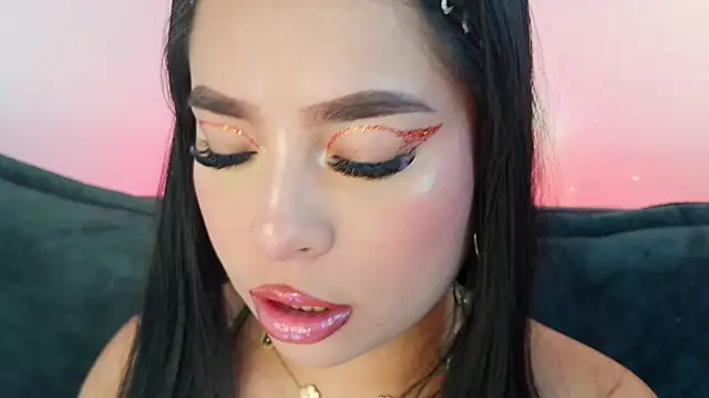 mia roux1 online show from April 8, 2026, 7:26 pm