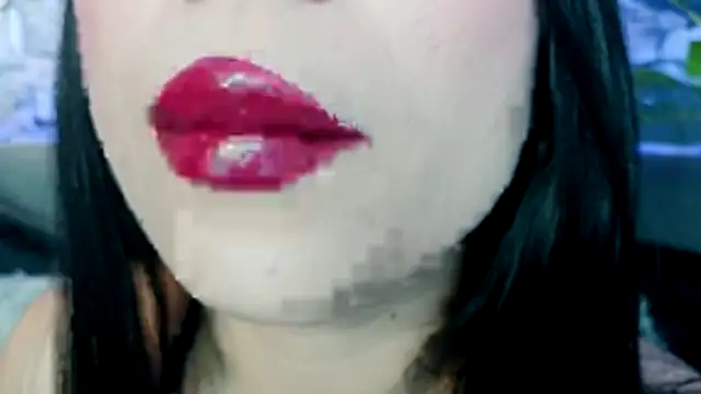 Snapshot of mia_roux1 chatting on December 1, 2025, 11:05 pm mia roux1 online show from December 1, 2025, 11:05 pm