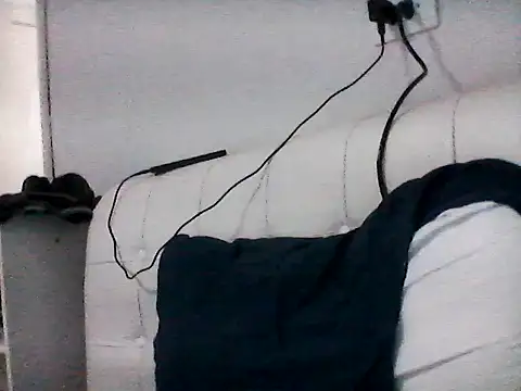 MorenoMalhado88 online show from October 23, 2025, 12:31 am