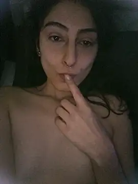 Snapshot of maki_reiko chatting on October 22, 2025, 7:19 am maki reiko online show from October 22, 2025, 7:19 am