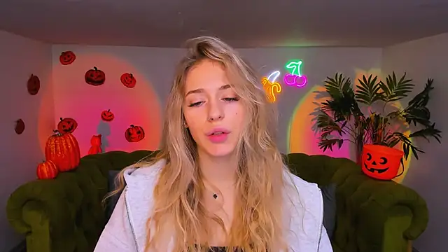 Snapshot of sassy_cutie chatting on November 5, 2025, 6:16 am sassy cutie online show from November 5, 2025, 6:16 am