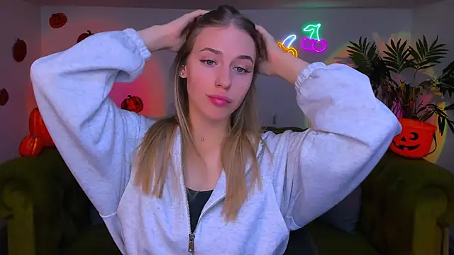 Snapshot of sassy_cutie chatting on November 11, 2025, 6:08 am sassy cutie online show from November 11, 2025, 6:08 am