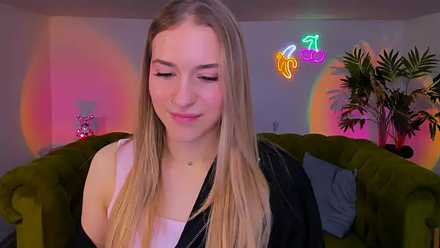 Snapshot of sassy_cutie chatting on November 24, 2025, 1:11 pm sassy cutie online show from November 24, 2025, 1:11 pm