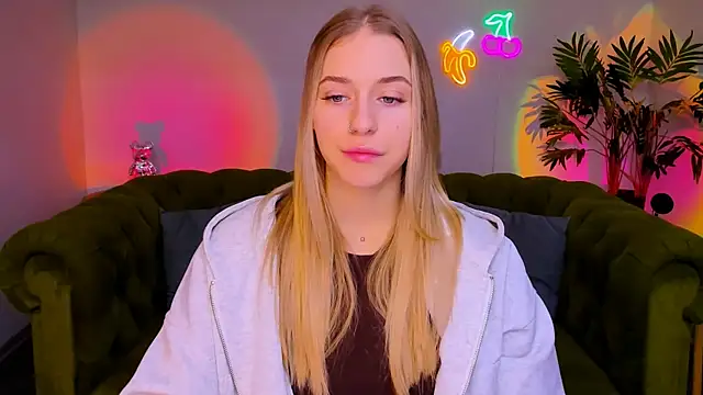 sassy cutie online show from November 17, 2025, 6:06 am